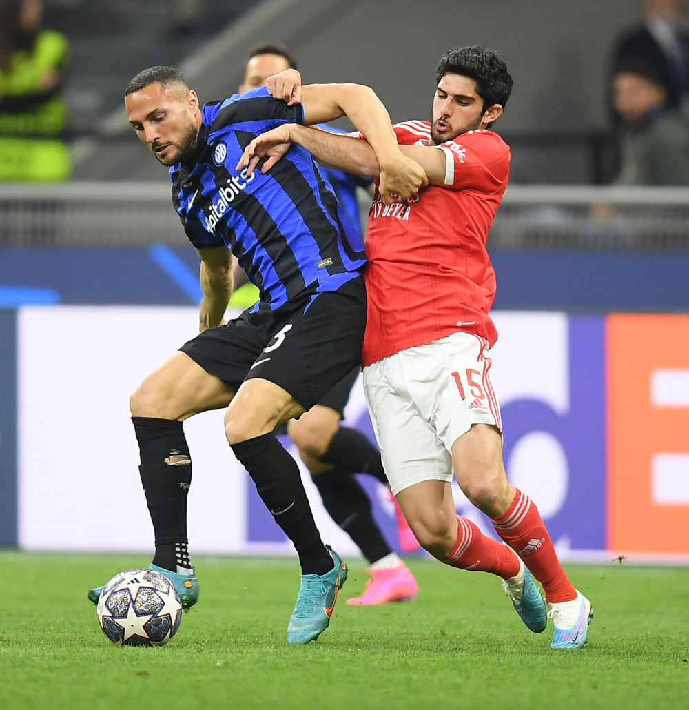 李嗣镕：在场上一点也不紧张，就想为津门虎队奉献自己的全部（李嗣镕：上场不紧张，只想为津门虎全力以赴）