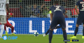 西媒：为保护巴萨门将加西亚，西班牙人在球门后方安装防护网（西媒：西班牙人在球门后设防护网，保障巴萨门将加西亚安全）