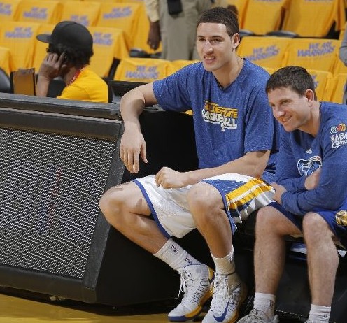 杜兰特篮下强打稳定胜局（杜兰特内线强攻锁定胜利）