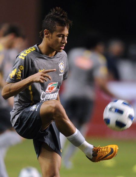 萨内：我会好好表现让纳帅不得不带我上世界杯；孔帕尼是领袖（萨内：用出色发挥让纳帅无法不带我征战世界杯；孔帕尼是球队领袖）