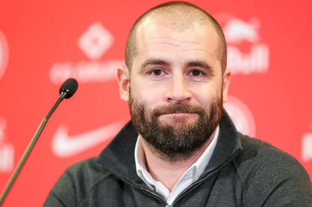 王洪泽这样的年轻人要多留在场上 不能过快犯规限制手脚（像王洪泽这样的新人应多在场，别因过早犯规束缚发挥）